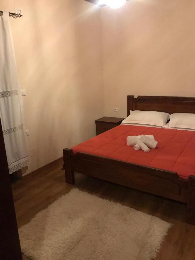 Hostel Bujtina Hader Xhebro Tepelene Exterior foto