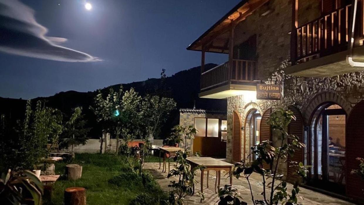 Hostel Bujtina Hader Xhebro Tepelene Exterior foto